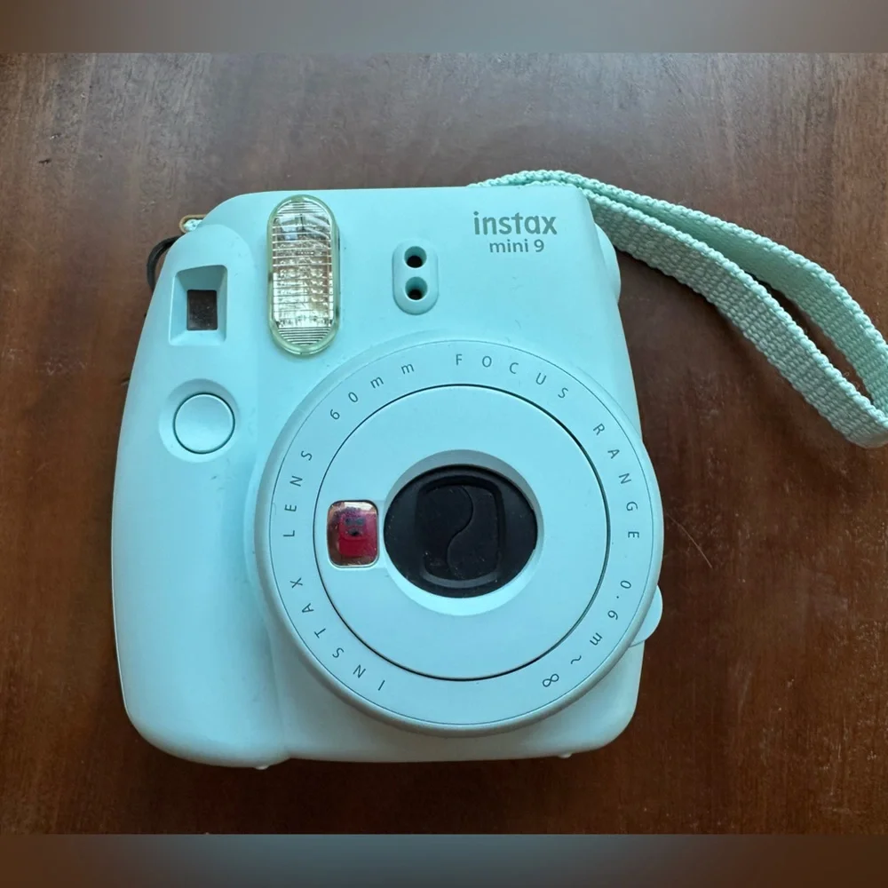 Fujifilm Instax Mini Camera with Mint Case